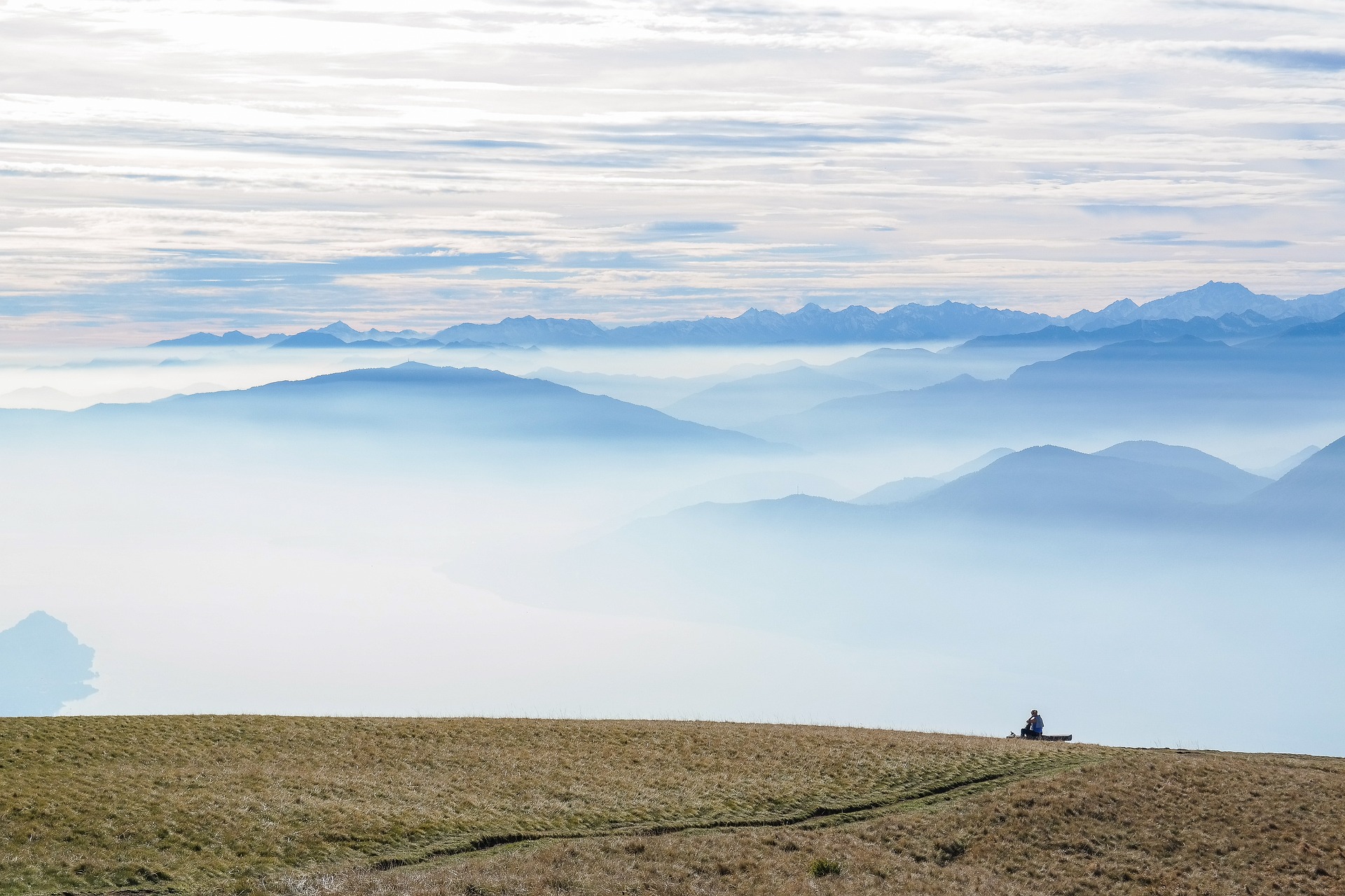 mountains-gbca142b9a_1920